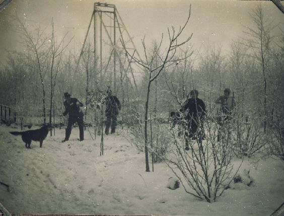 Gezin Mulder bij de Phohi zender winter 1930